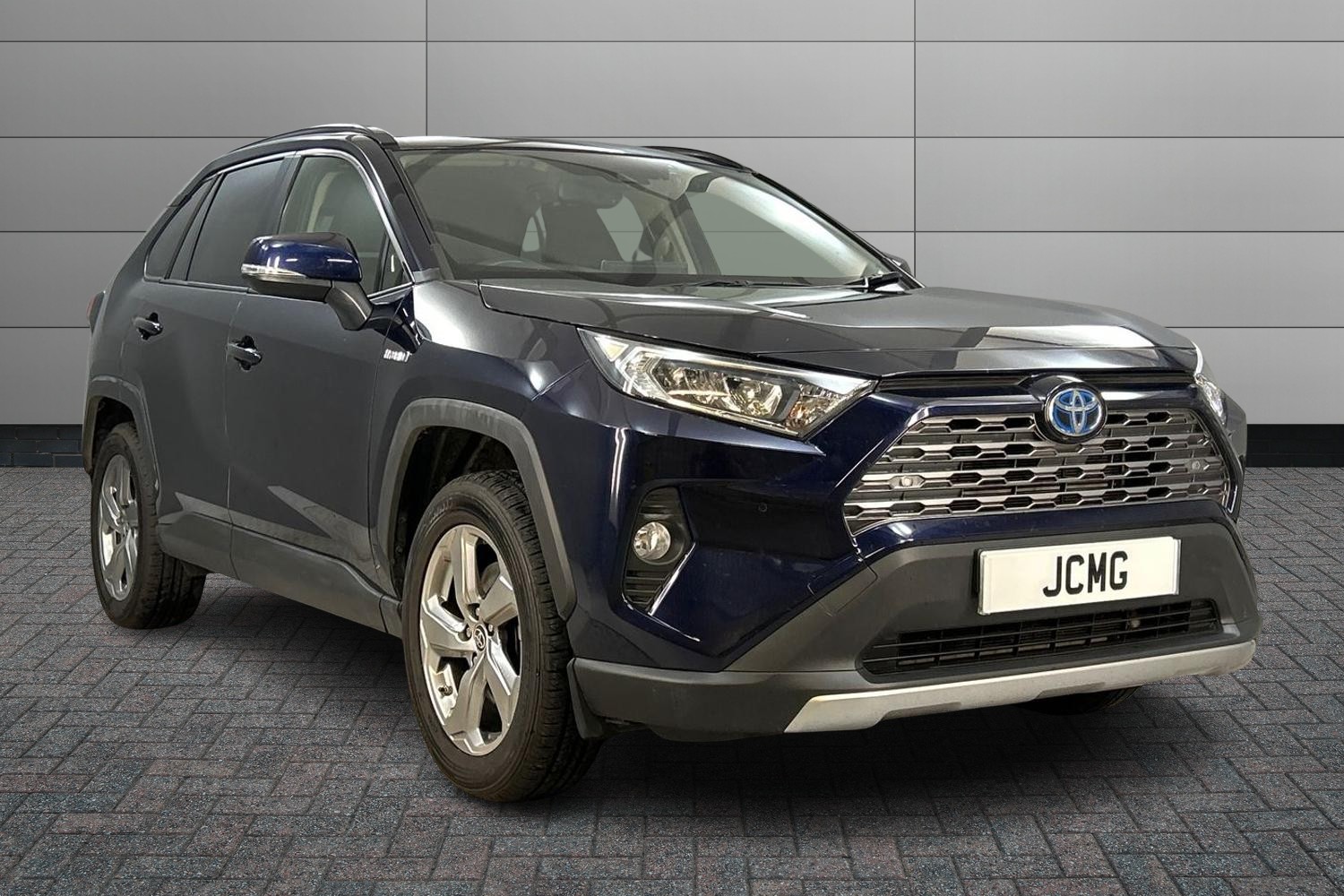 Main listing image - Toyota RAV4