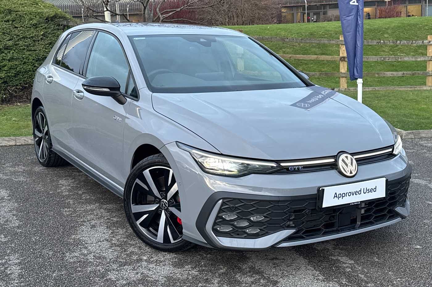 Main listing image - Volkswagen Golf GTE