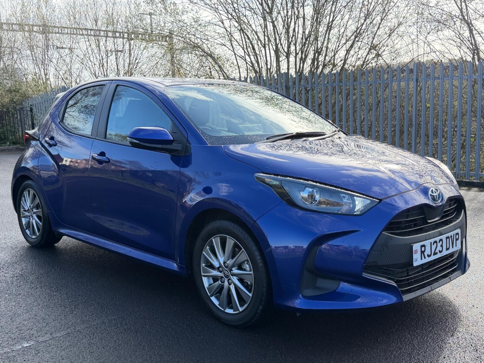 Main listing image - Toyota Yaris