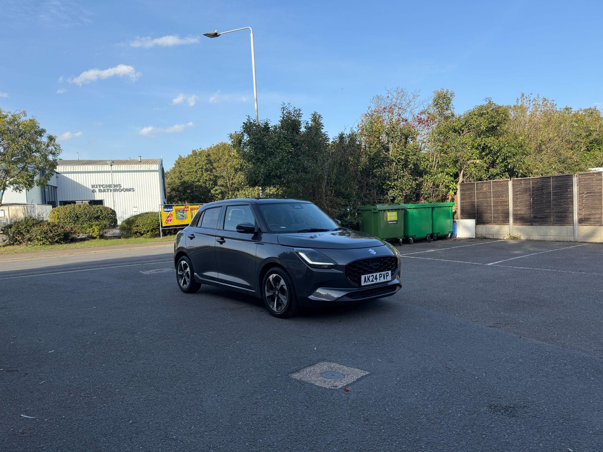 Main listing image - Suzuki Swift