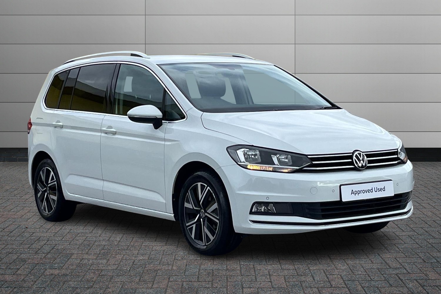 Main listing image - Volkswagen Touran