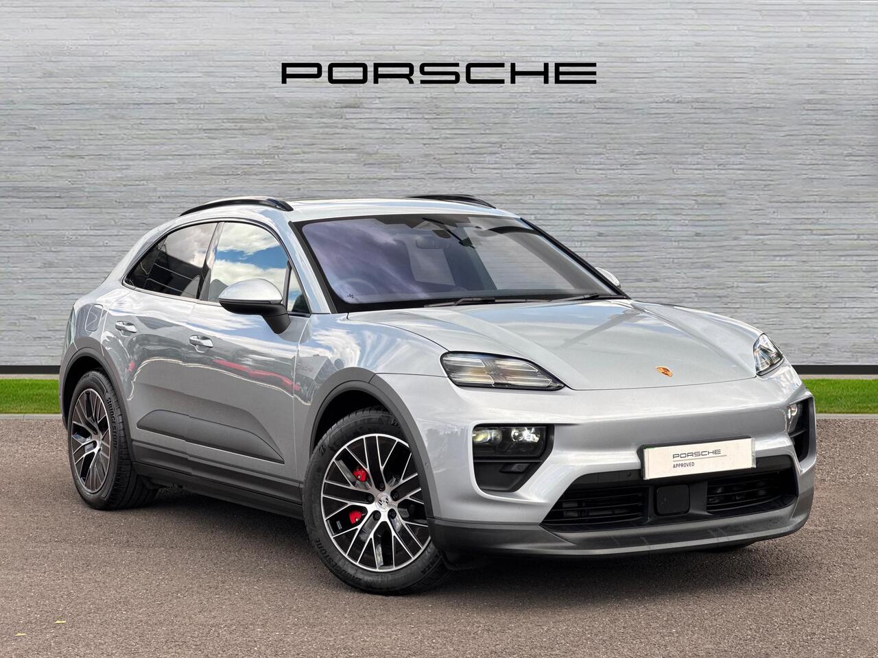 Main listing image - Porsche Macan