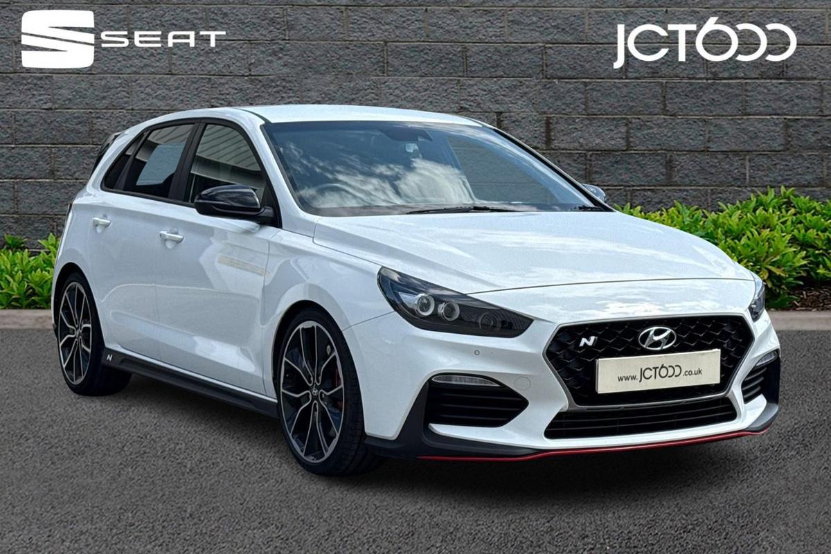 Main listing image - Hyundai i30 Fastback