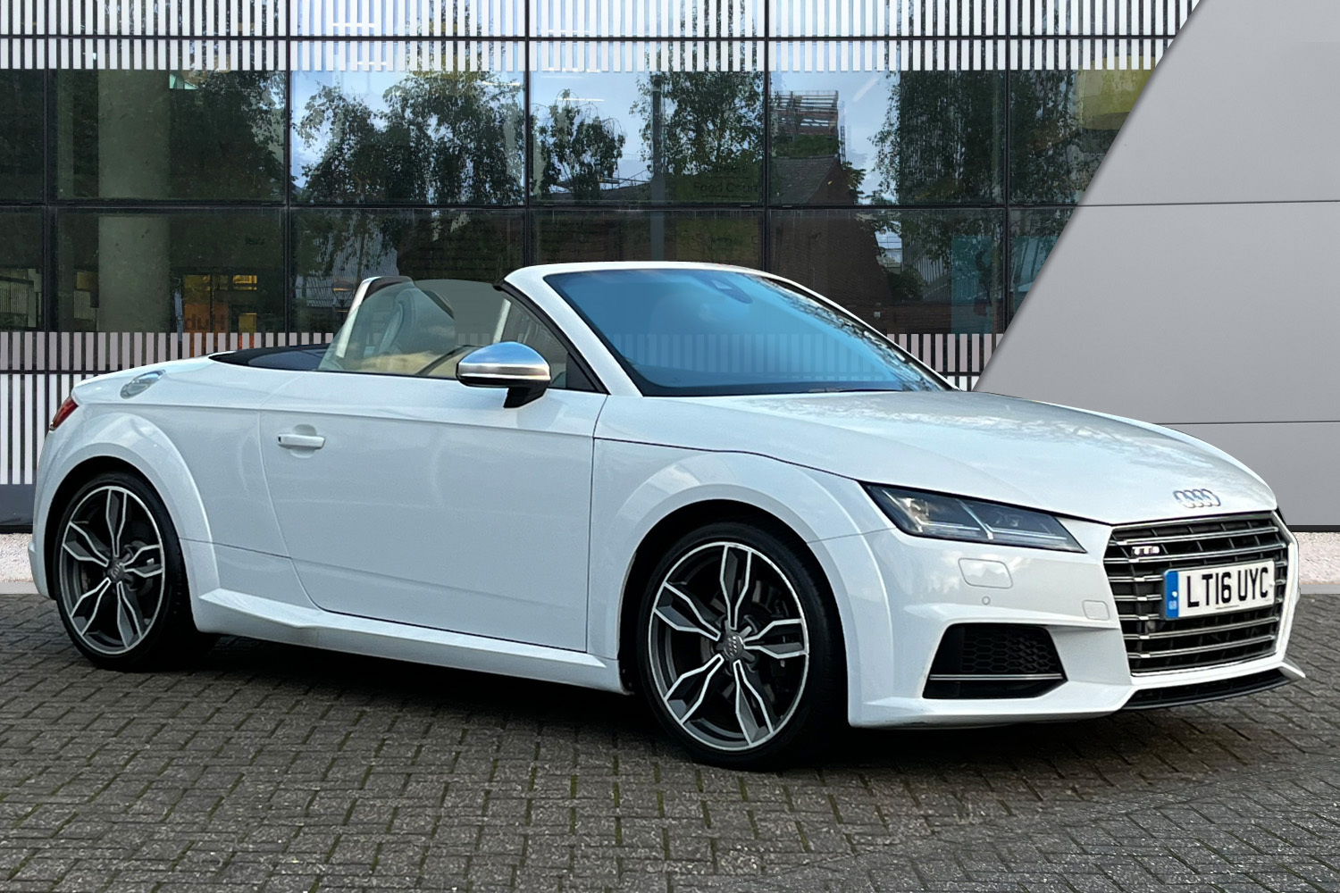 Main listing image - Audi TT S