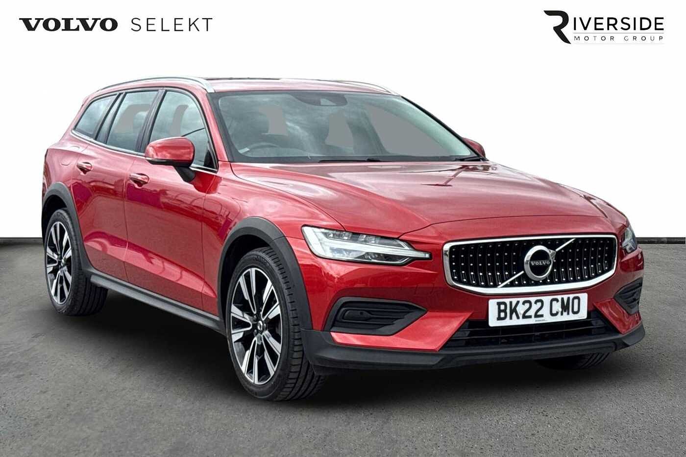 Main listing image - Volvo V60 Cross Country