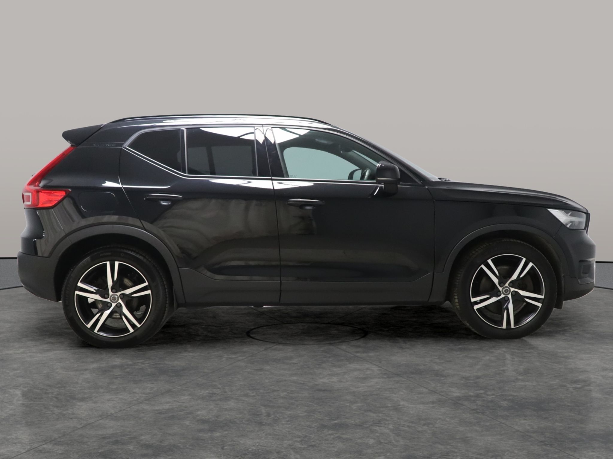 Main listing image - Volvo XC40 Recharge