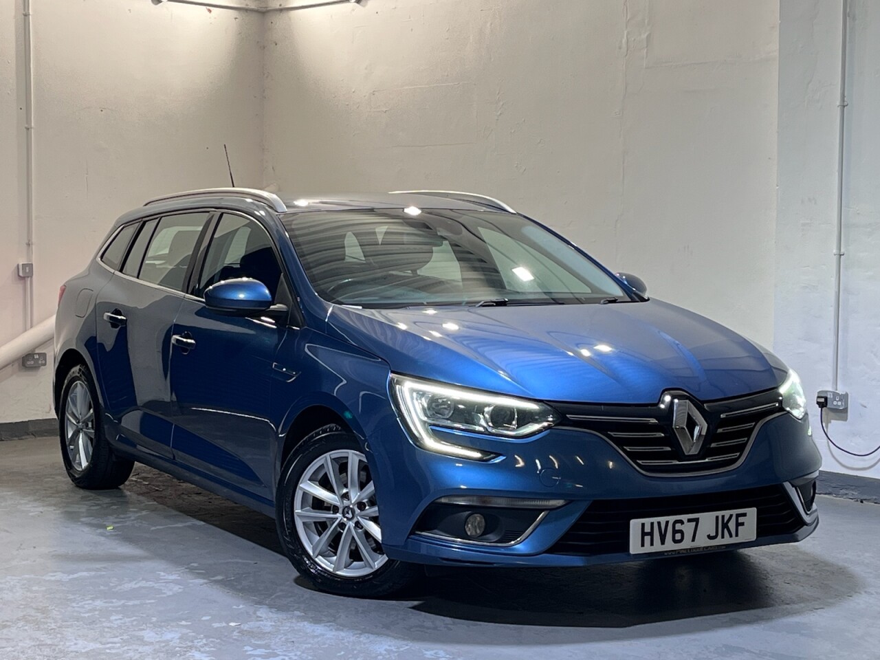 Main listing image - Renault Megane Sport Tourer