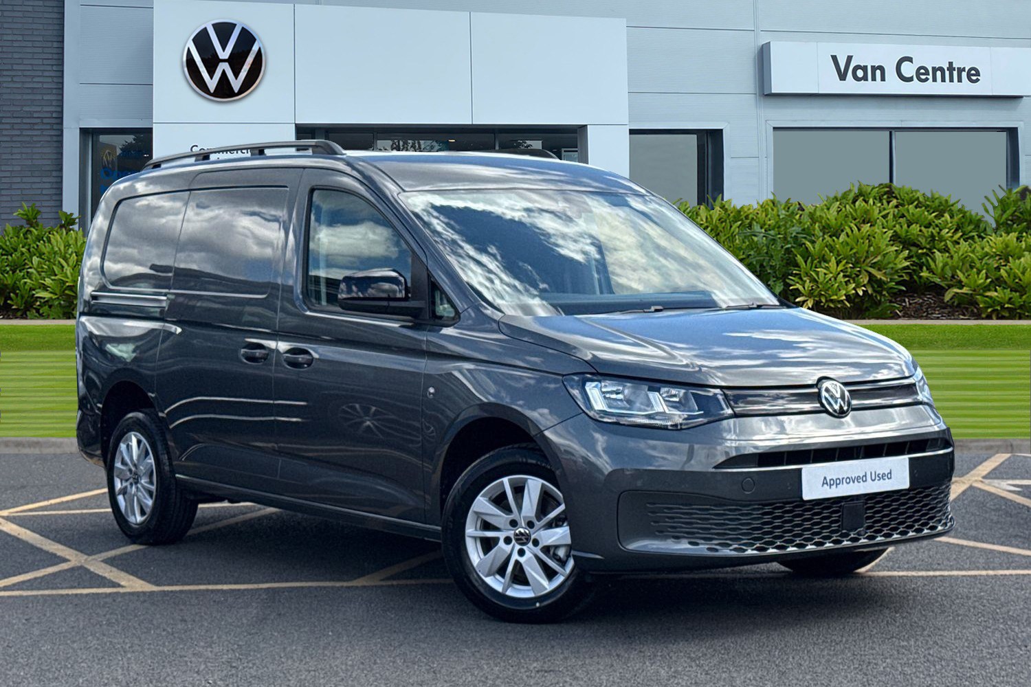 Main listing image - Volkswagen Caddy Maxi