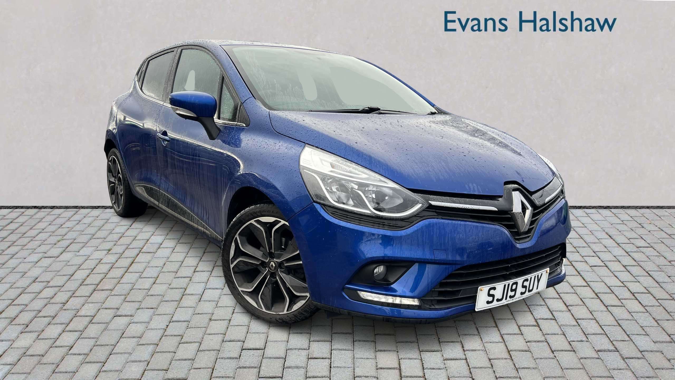 Main listing image - Renault Clio