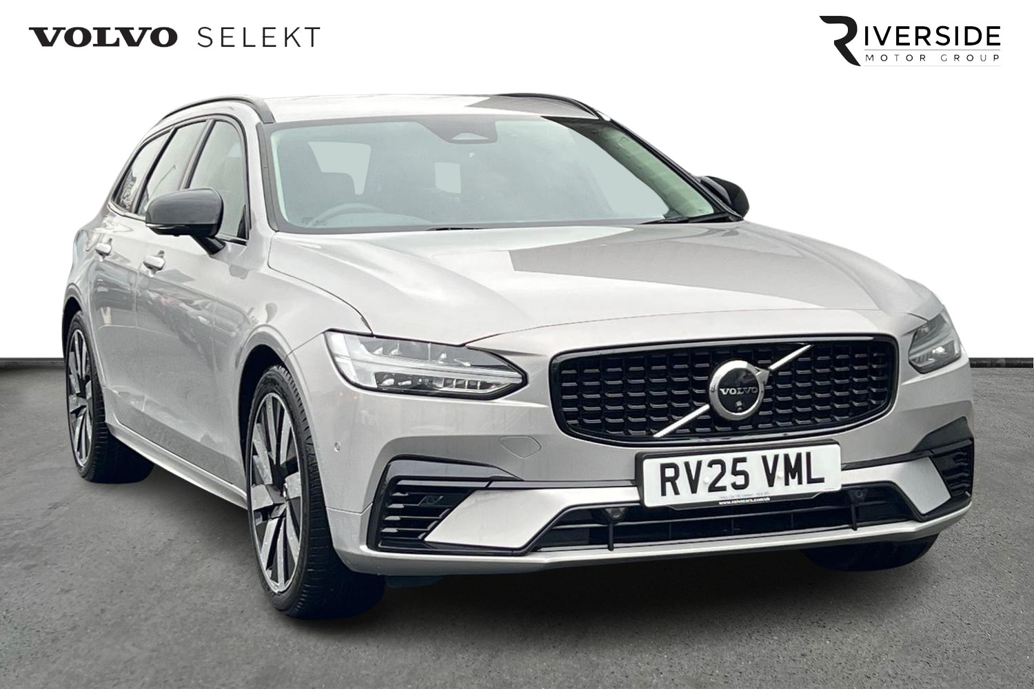 Main listing image - Volvo V90