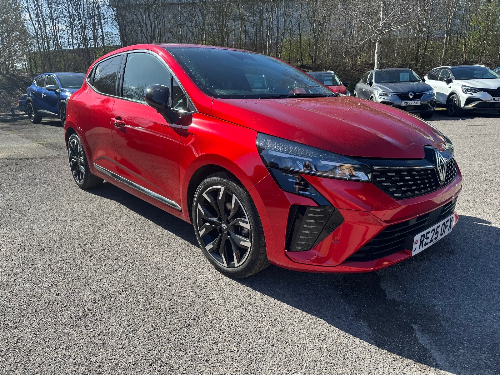 Main listing image - Renault Clio