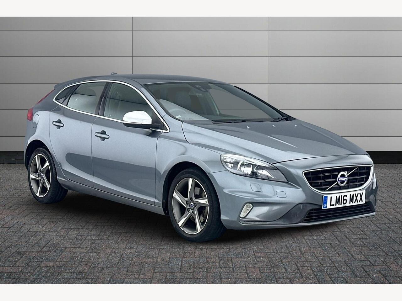 Main listing image - Volvo V40