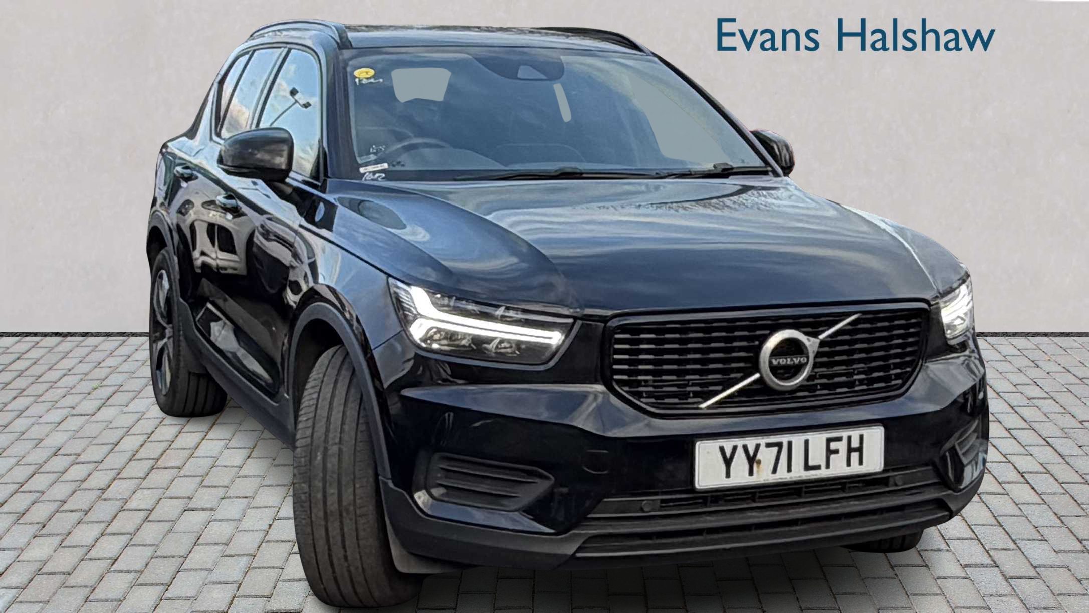Main listing image - Volvo XC40 Recharge