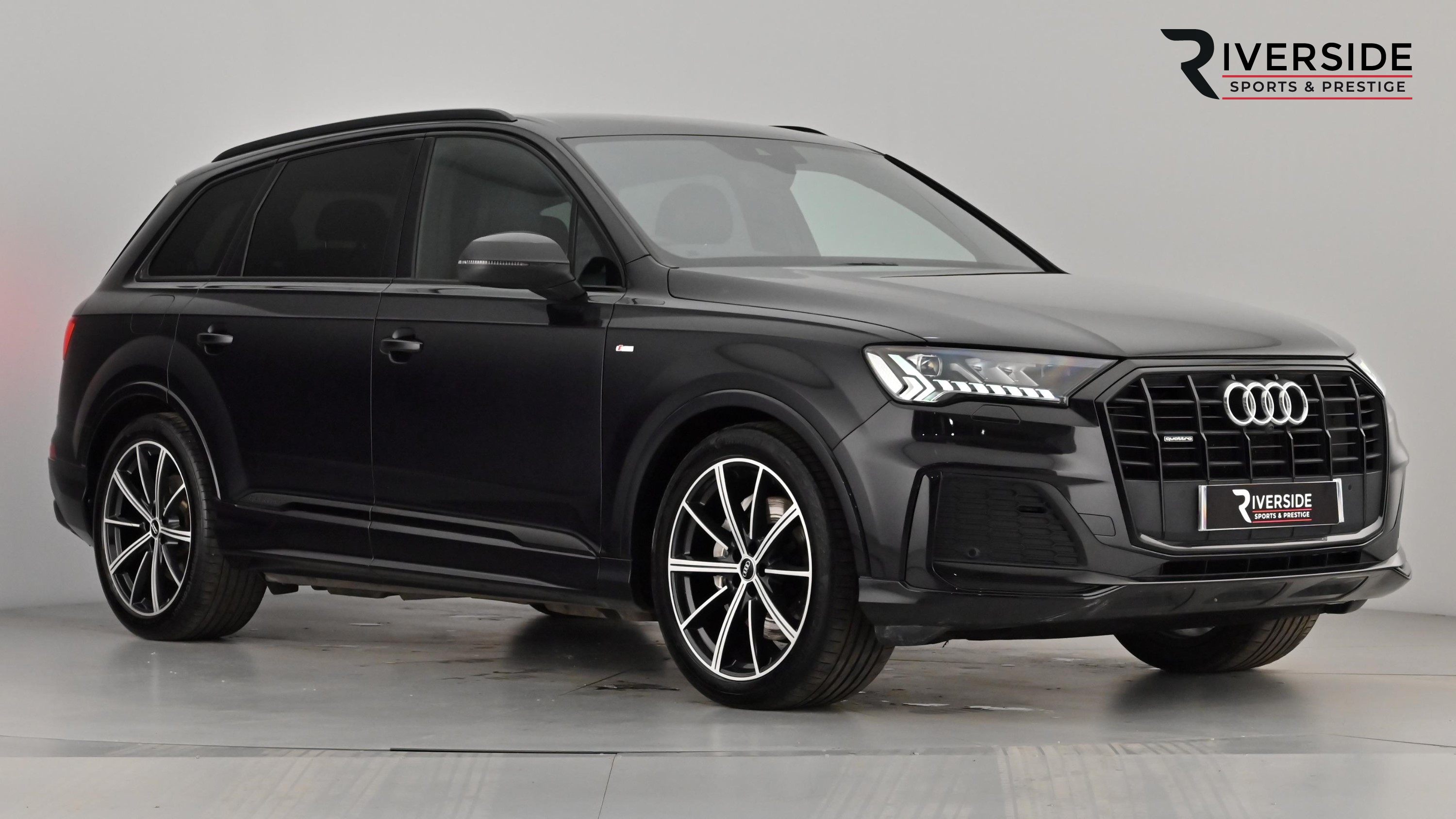 Main listing image - Audi Q7