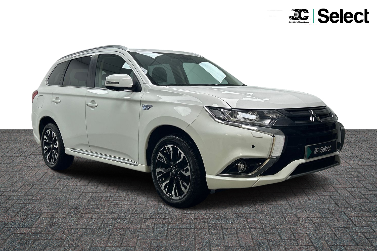 Main listing image - Mitsubishi Outlander