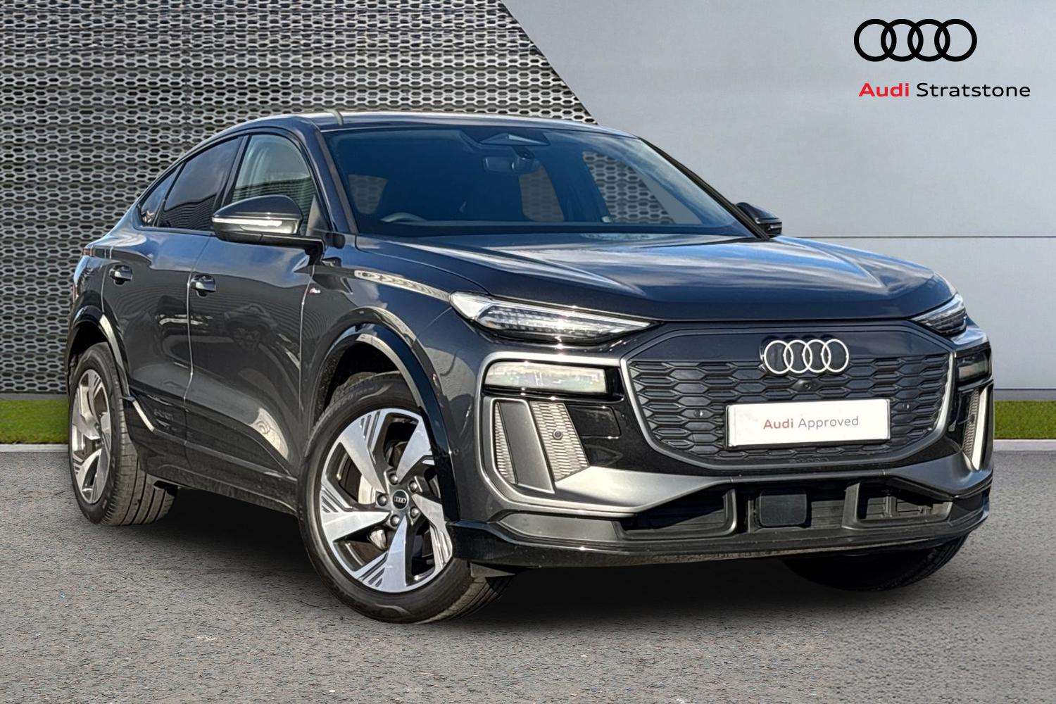 Main listing image - Audi Q6 e-tron