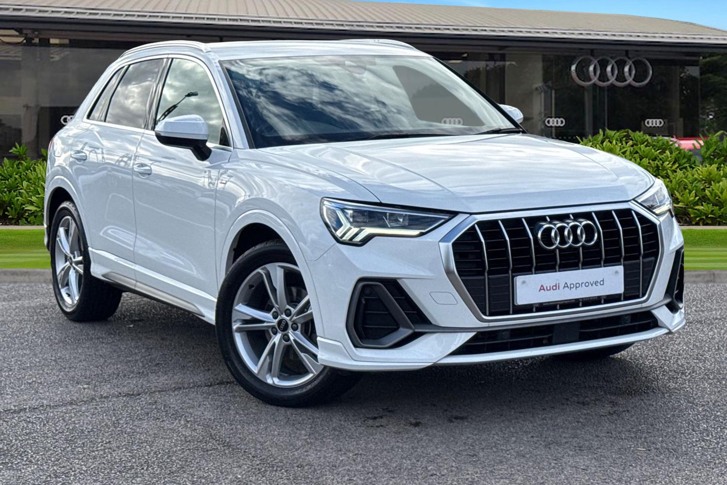Main listing image - Audi Q3