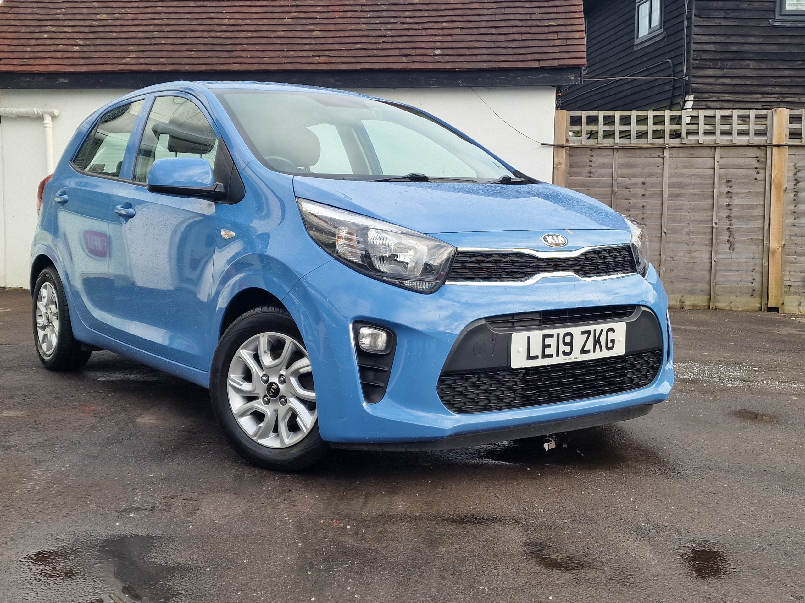 Main listing image - Kia Picanto