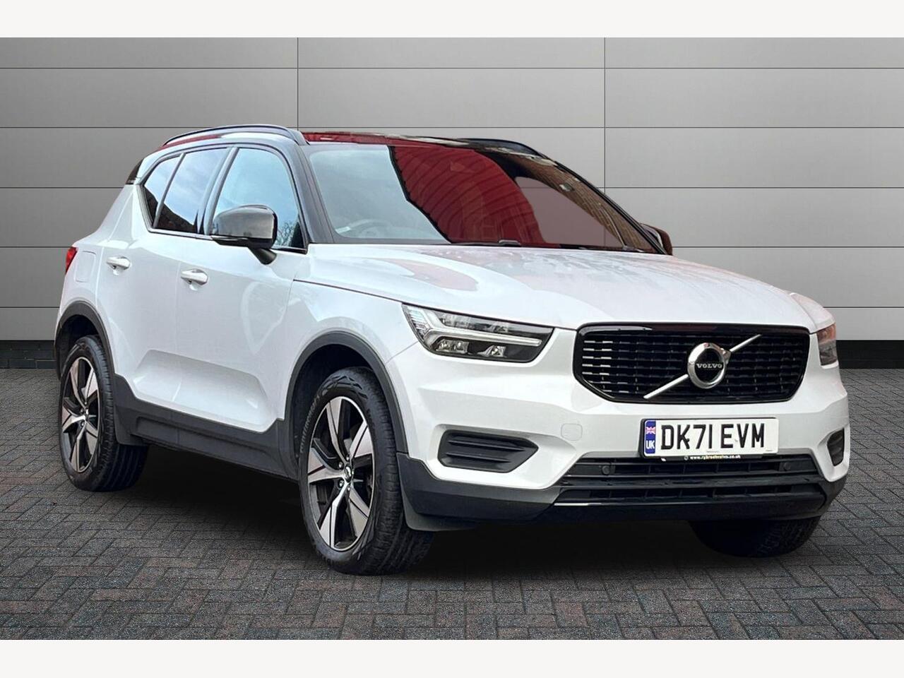 Main listing image - Volvo XC40 Recharge