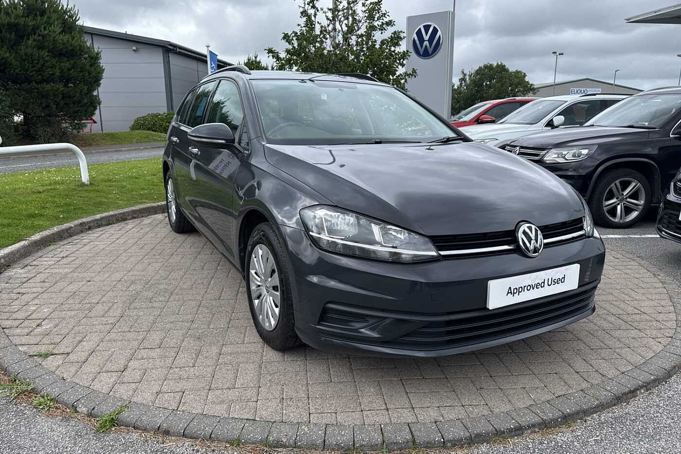 Main listing image - Volkswagen Golf Estate
