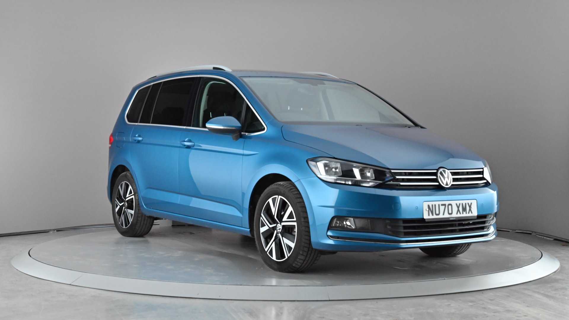 Main listing image - Volkswagen Touran