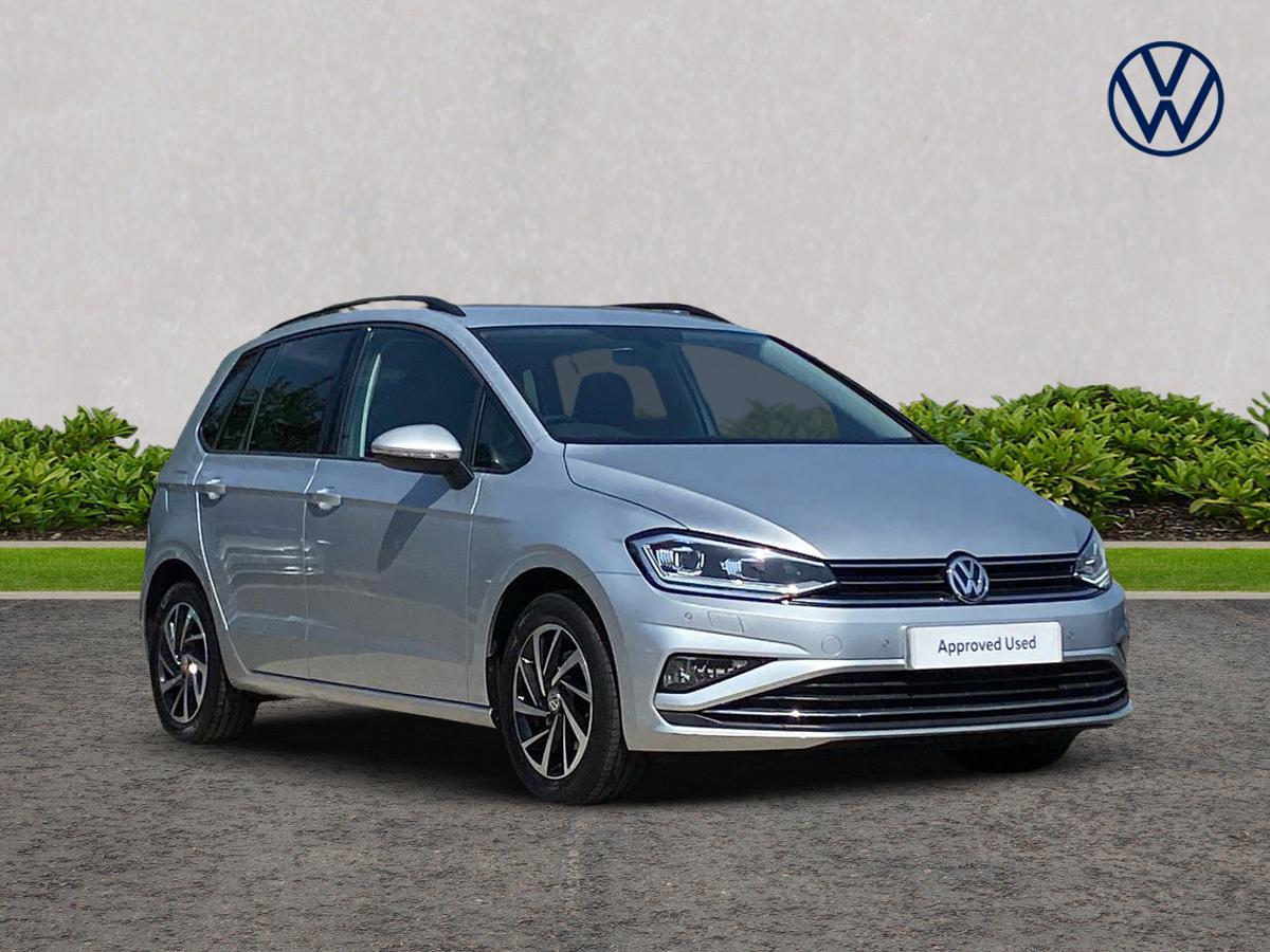 Main listing image - Volkswagen Golf SV