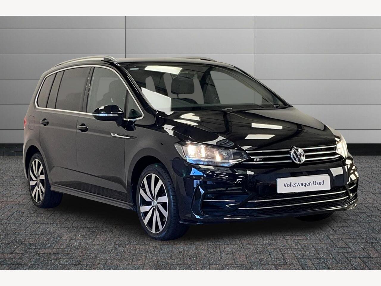 Main listing image - Volkswagen Touran