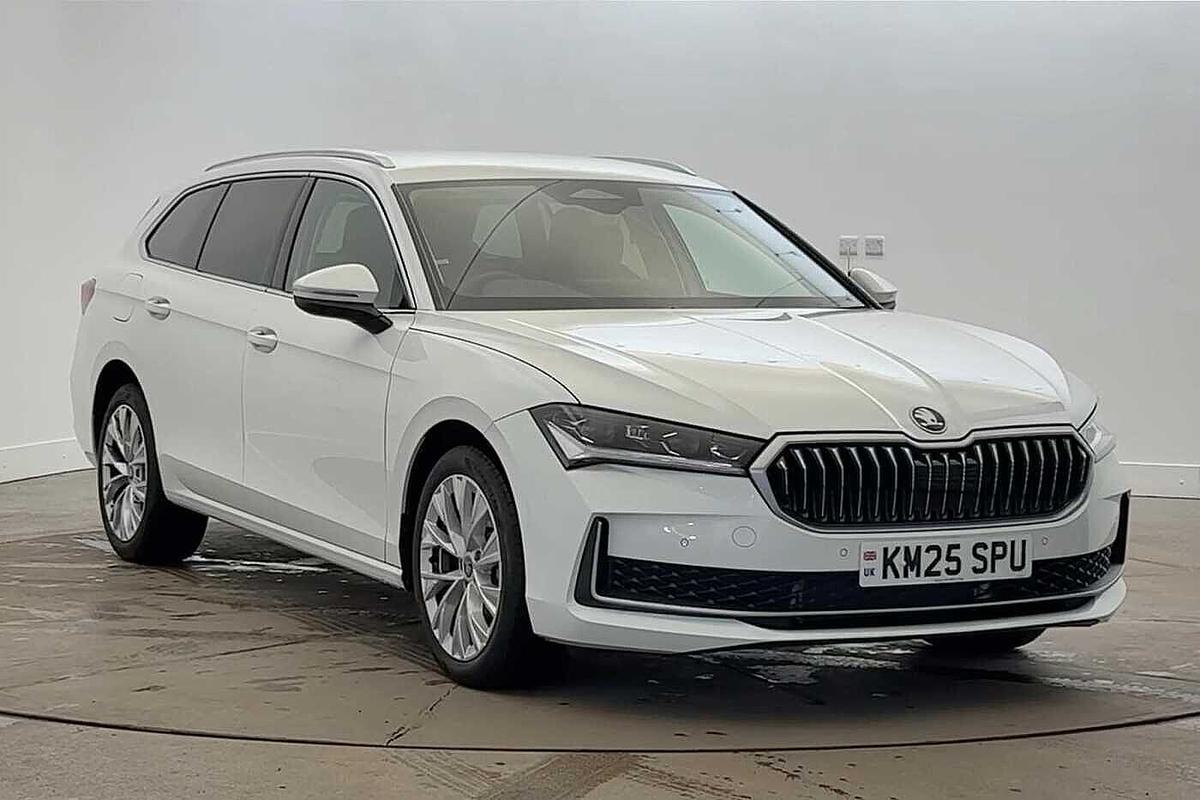 Main listing image - Skoda Superb Estate