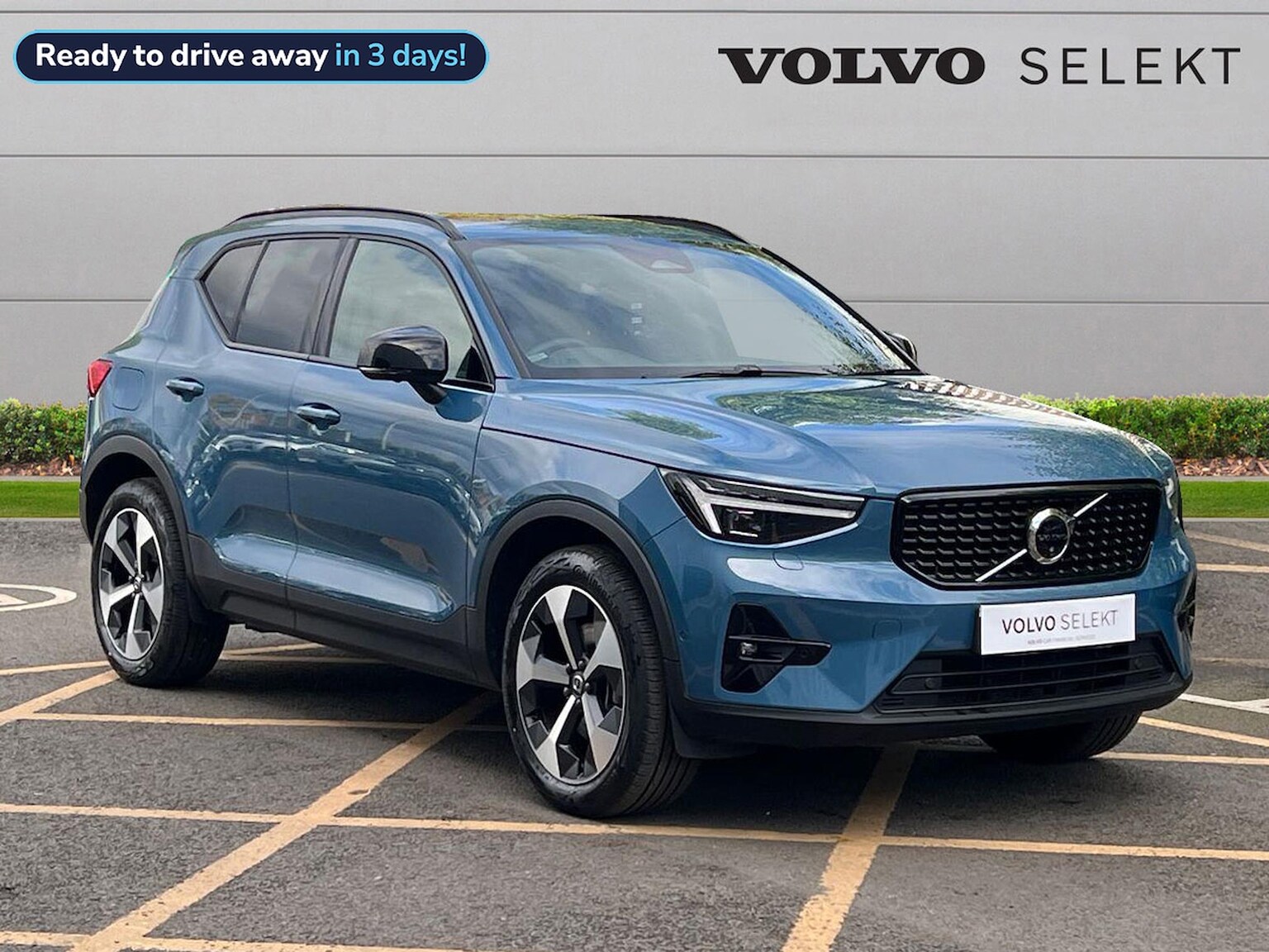 Main listing image - Volvo XC40