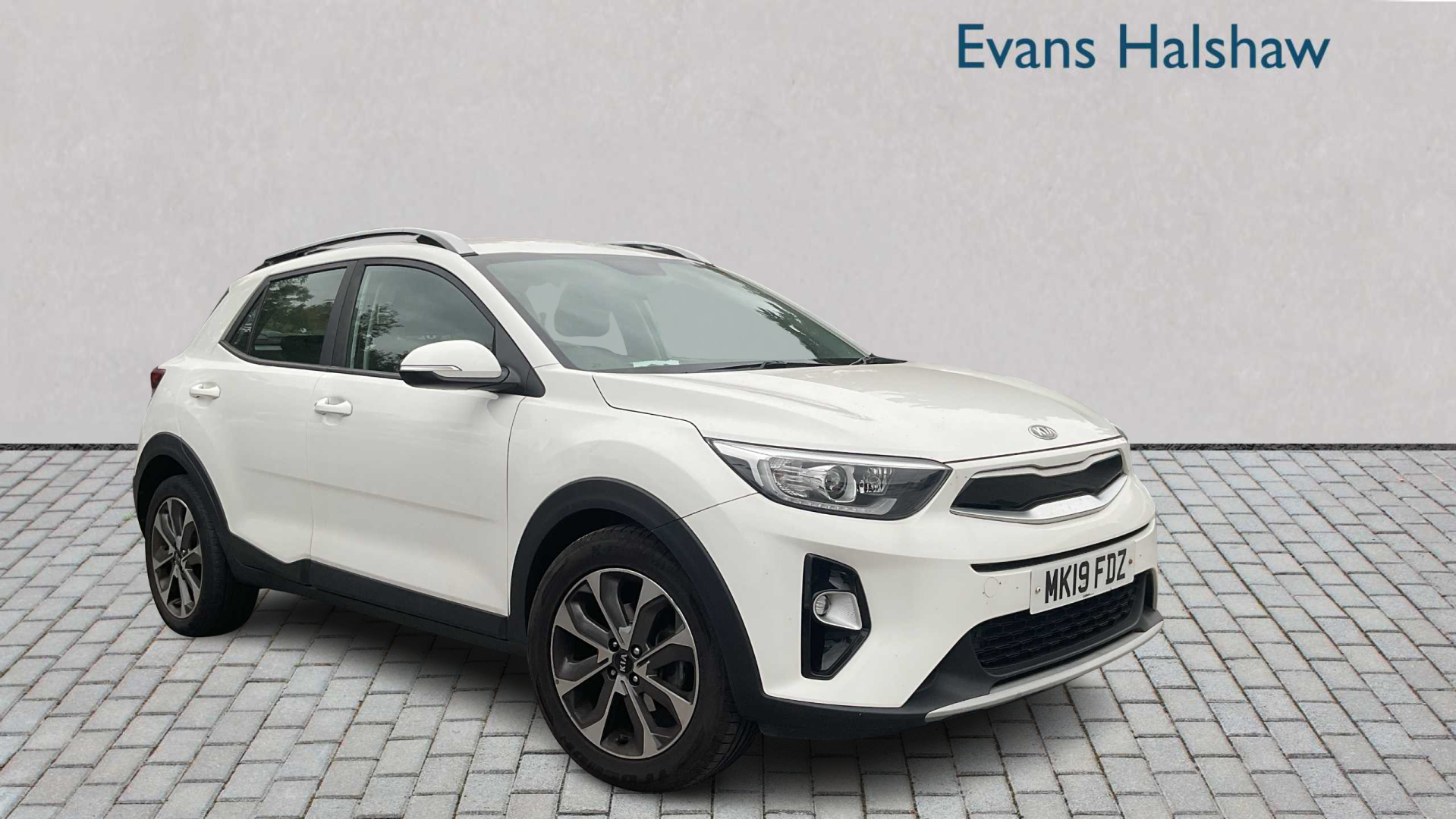 Main listing image - Kia Stonic