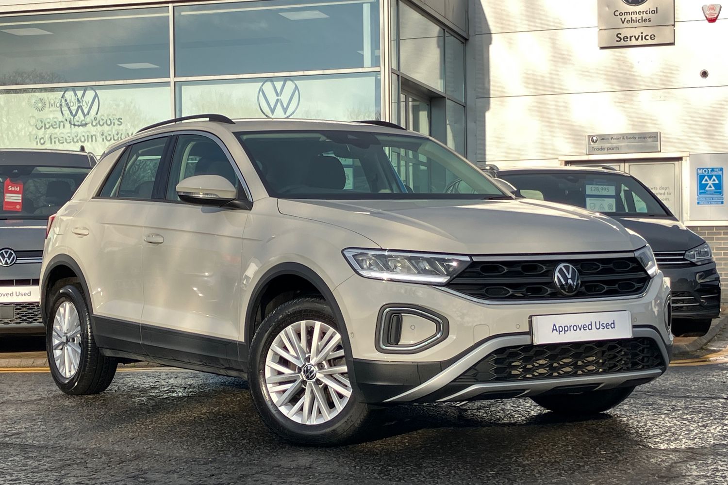 Main listing image - Volkswagen T-Roc