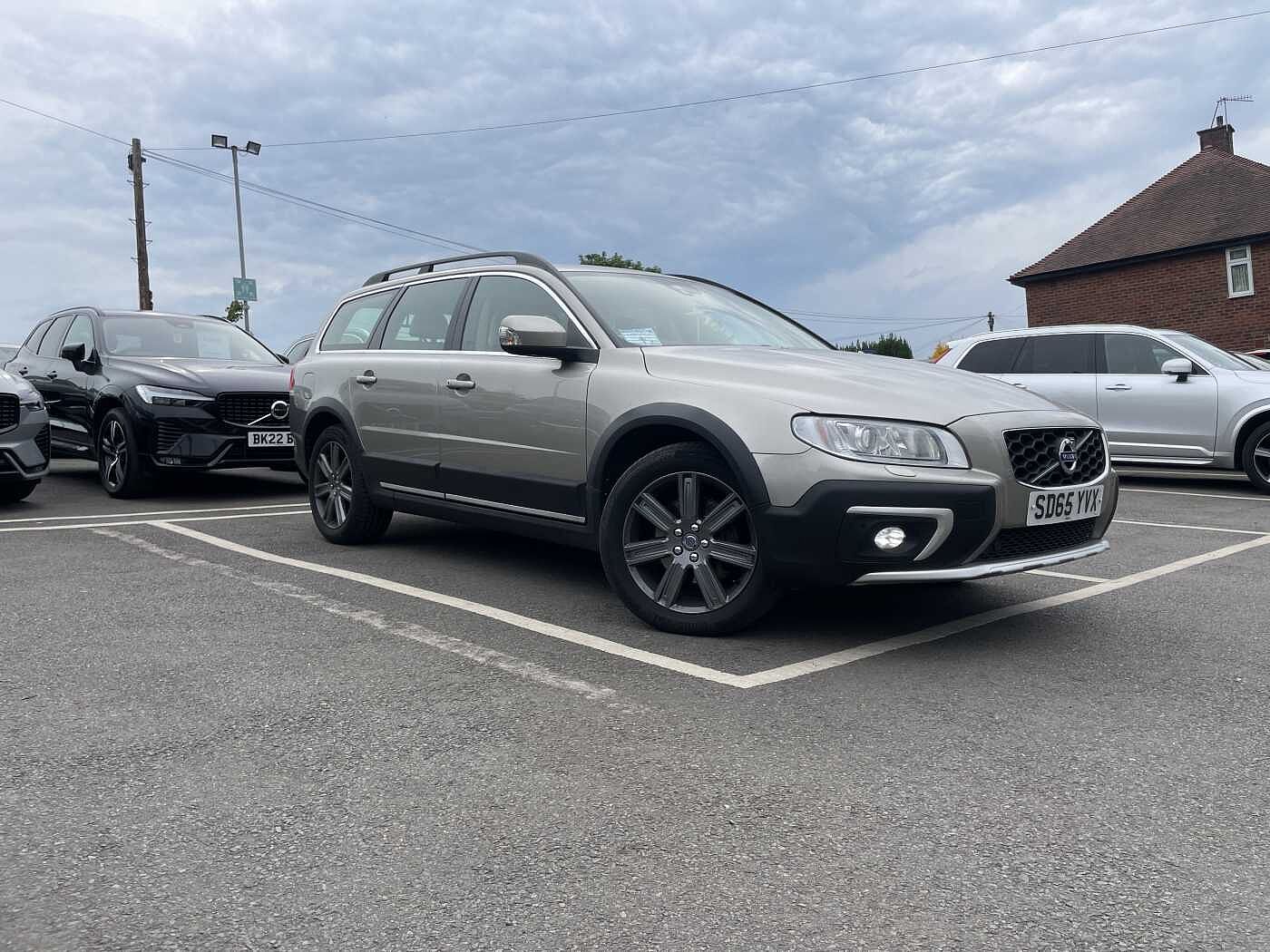 Main listing image - Volvo XC70