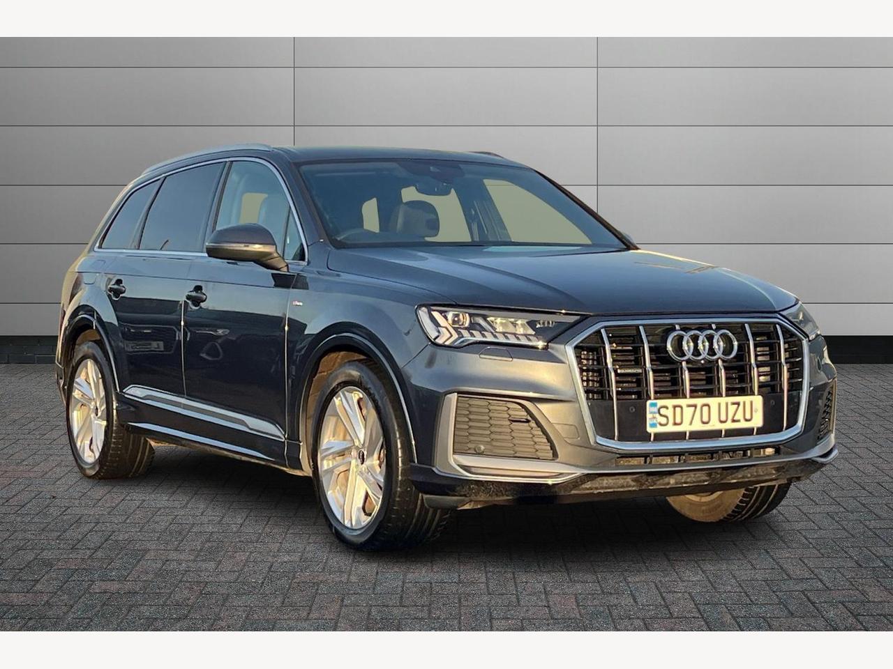 Main listing image - Audi Q7