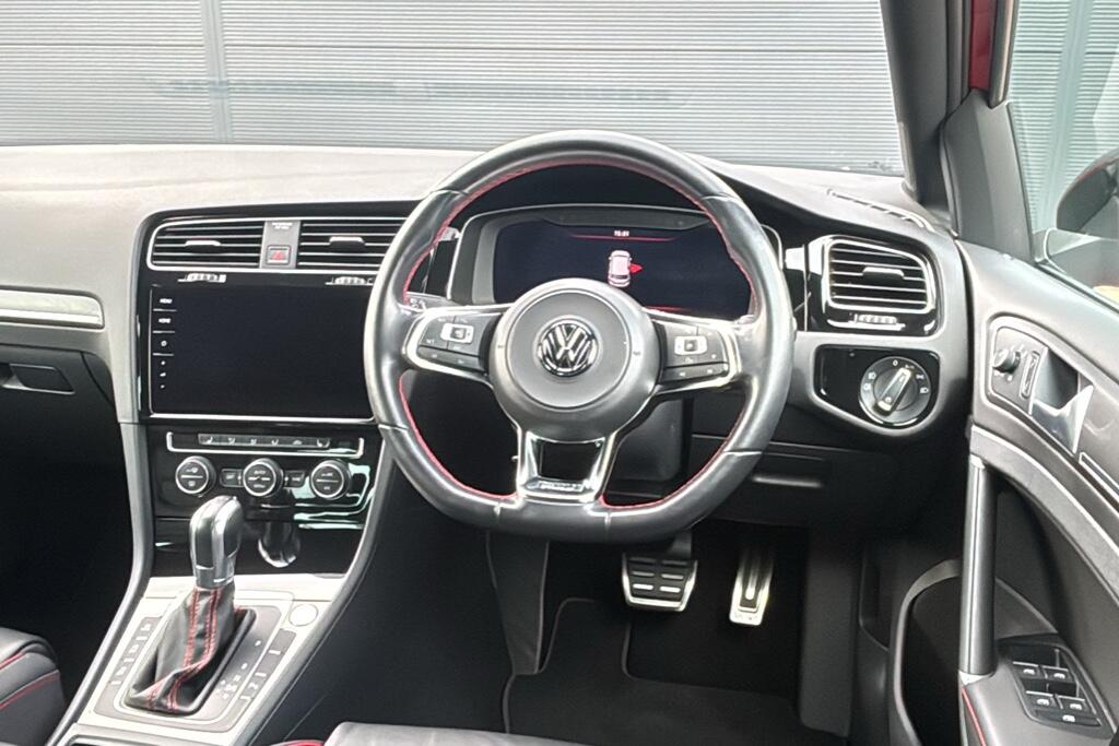 Main listing image - Volkswagen Golf
