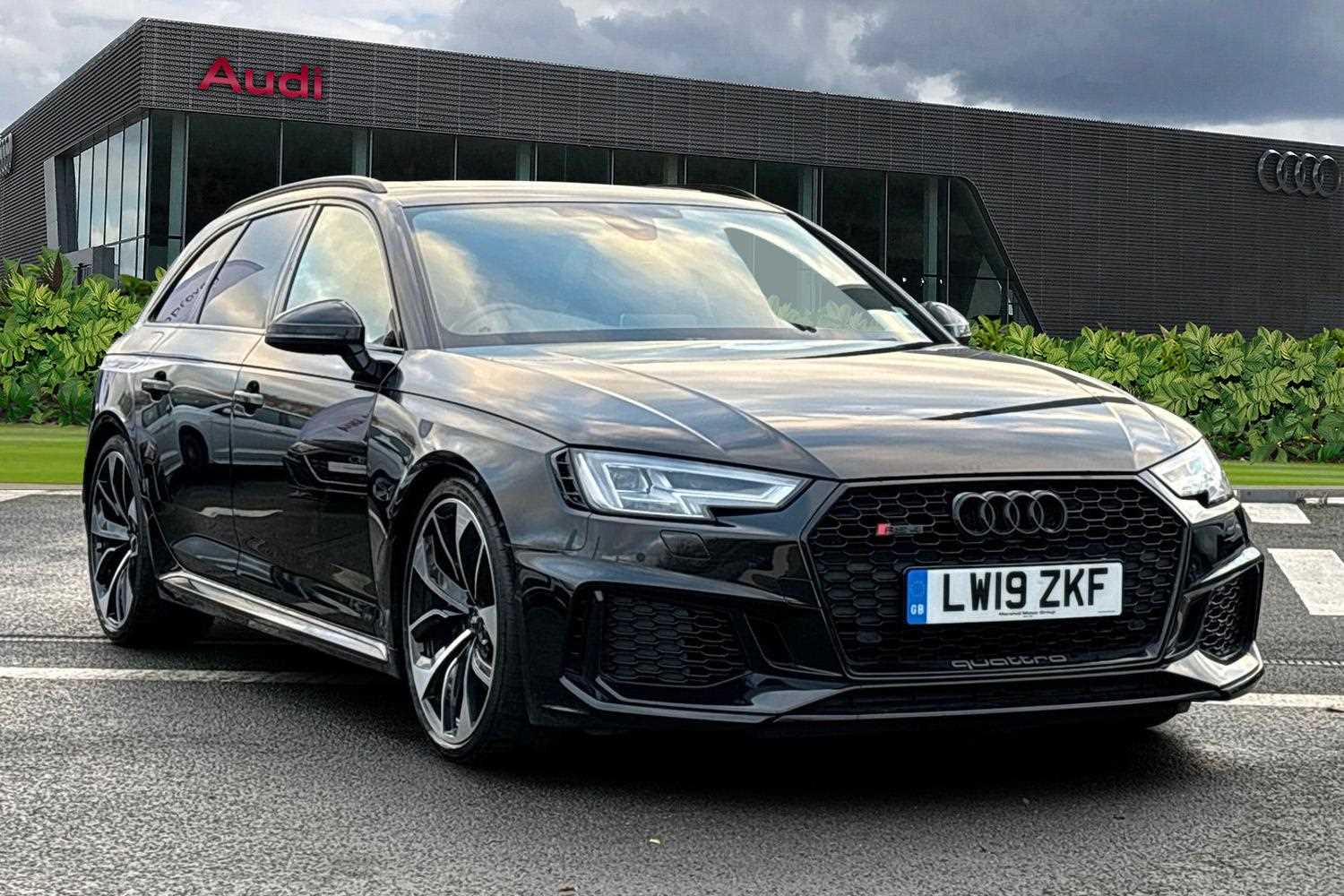 Main listing image - Audi RS4