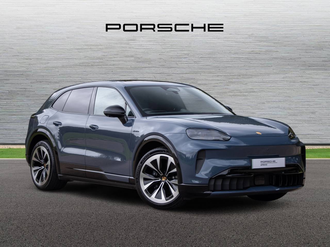 Main listing image - Porsche Cayenne Electric