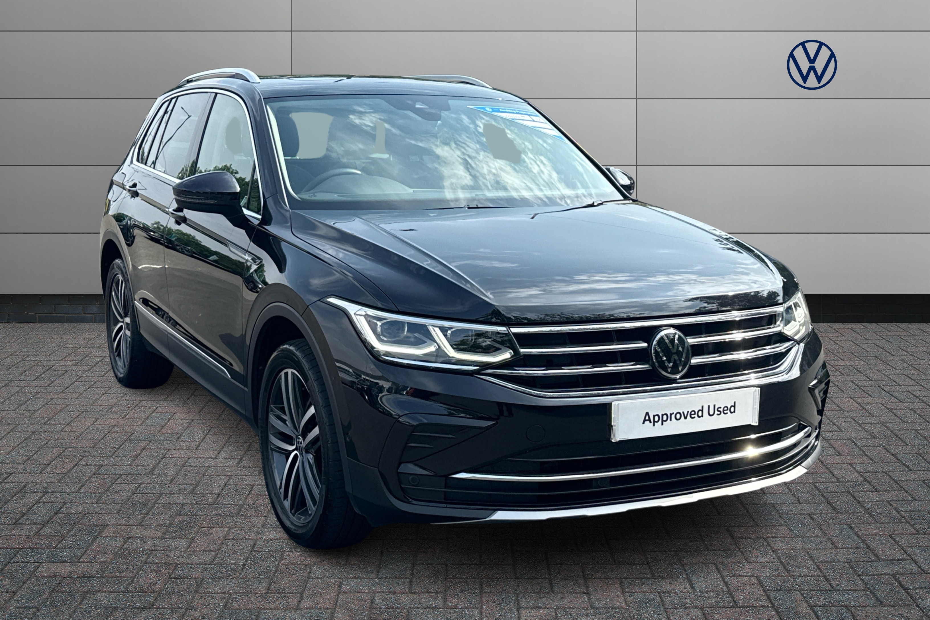 Main listing image - Peugeot e-2008