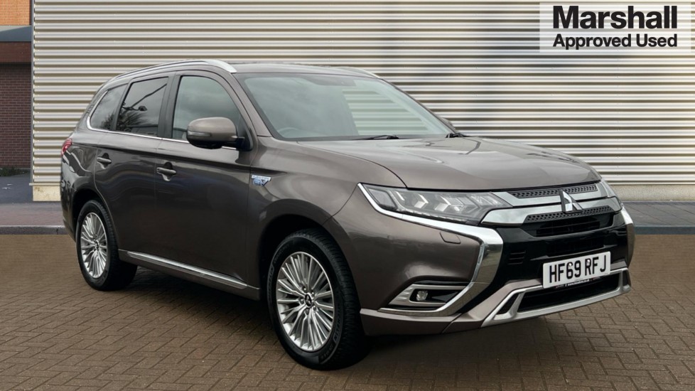 Main listing image - Mitsubishi Outlander