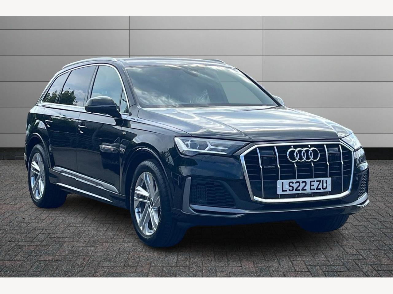 Main listing image - Audi Q7