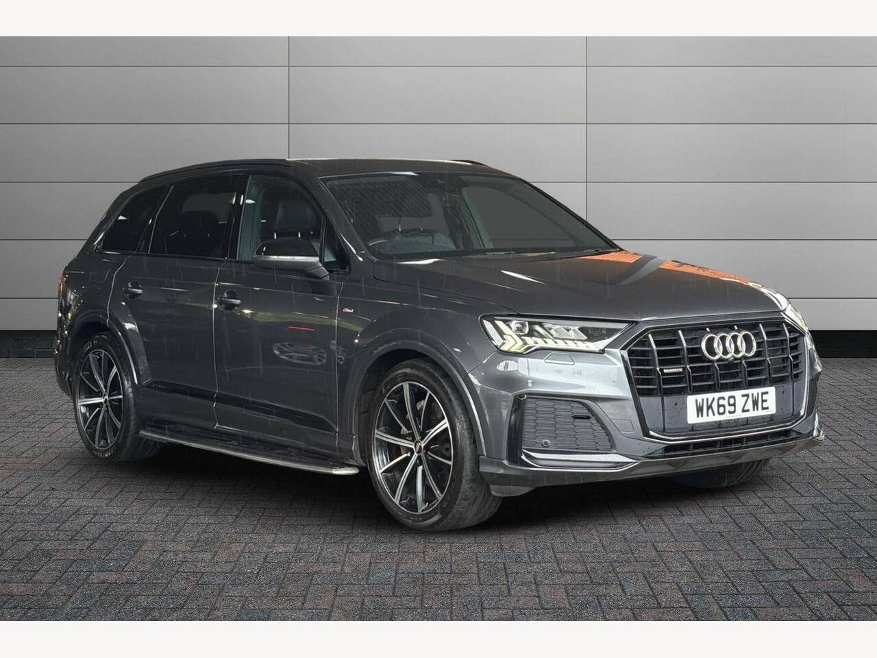 Main listing image - Audi Q7