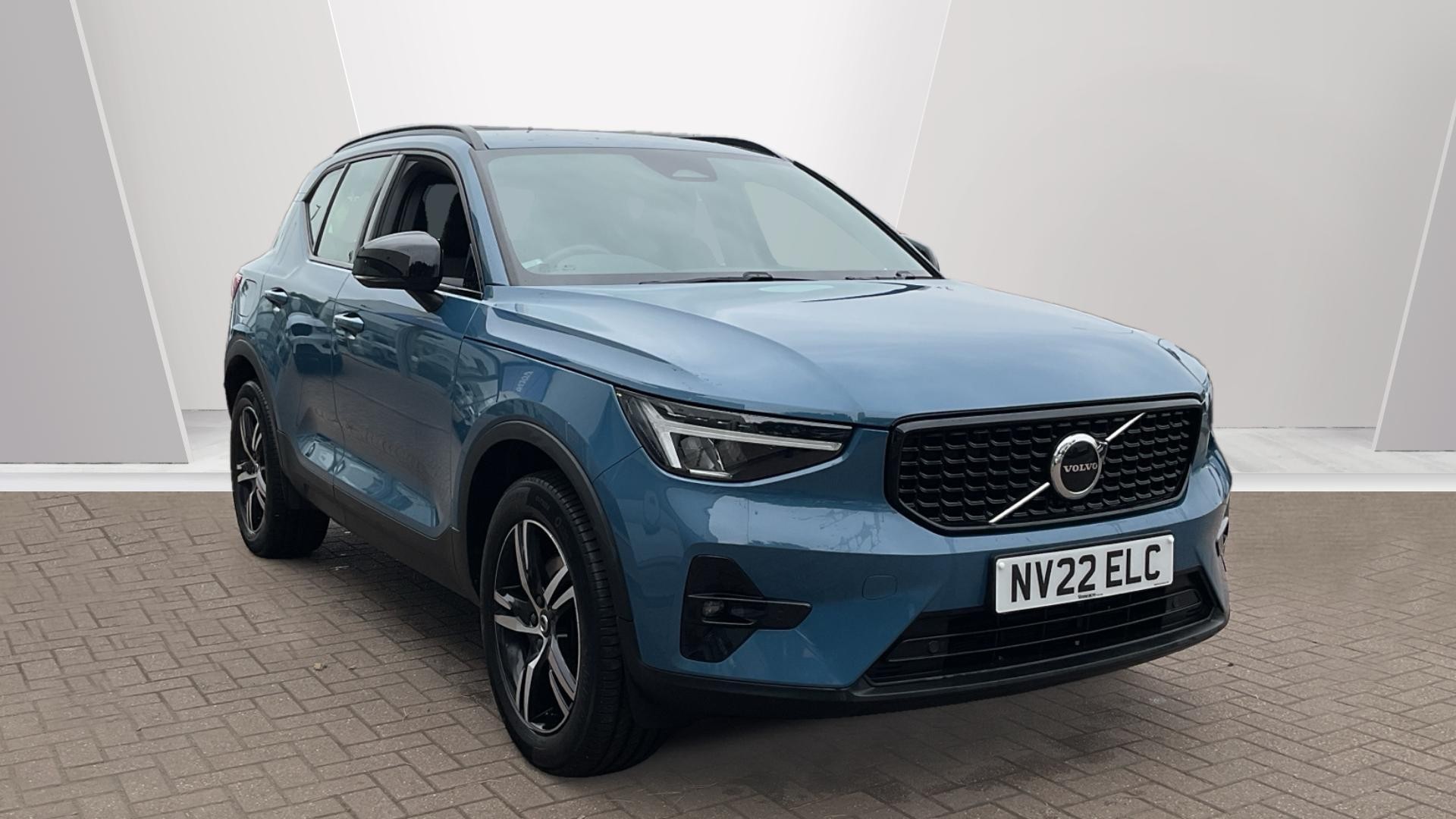 Main listing image - Volvo XC40