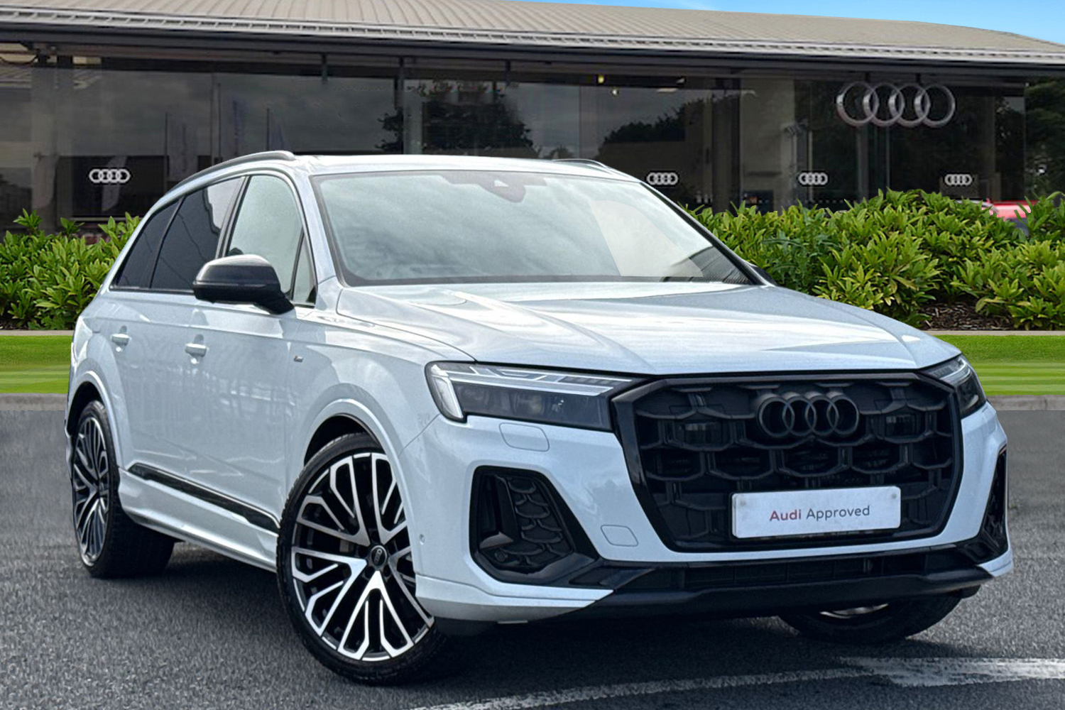 Main listing image - Audi Q7