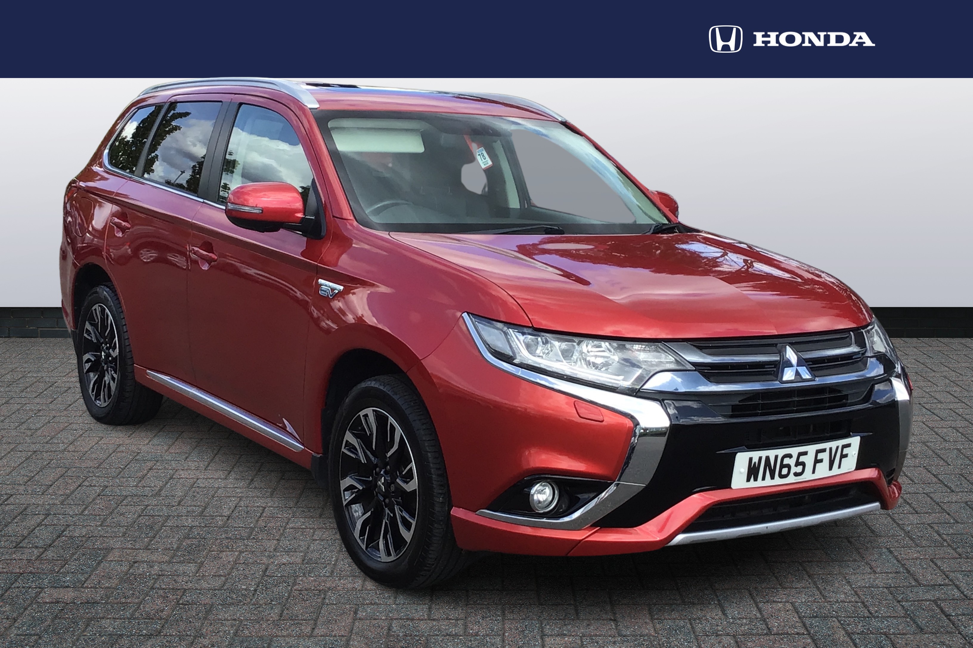 Main listing image - Mitsubishi Outlander