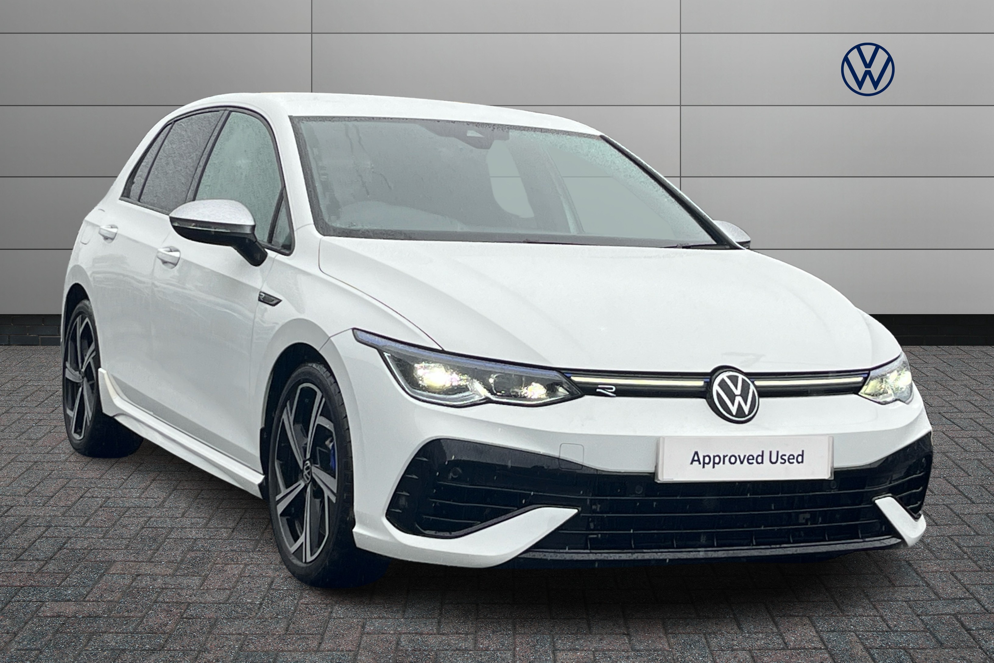 Main listing image - Volkswagen Golf R