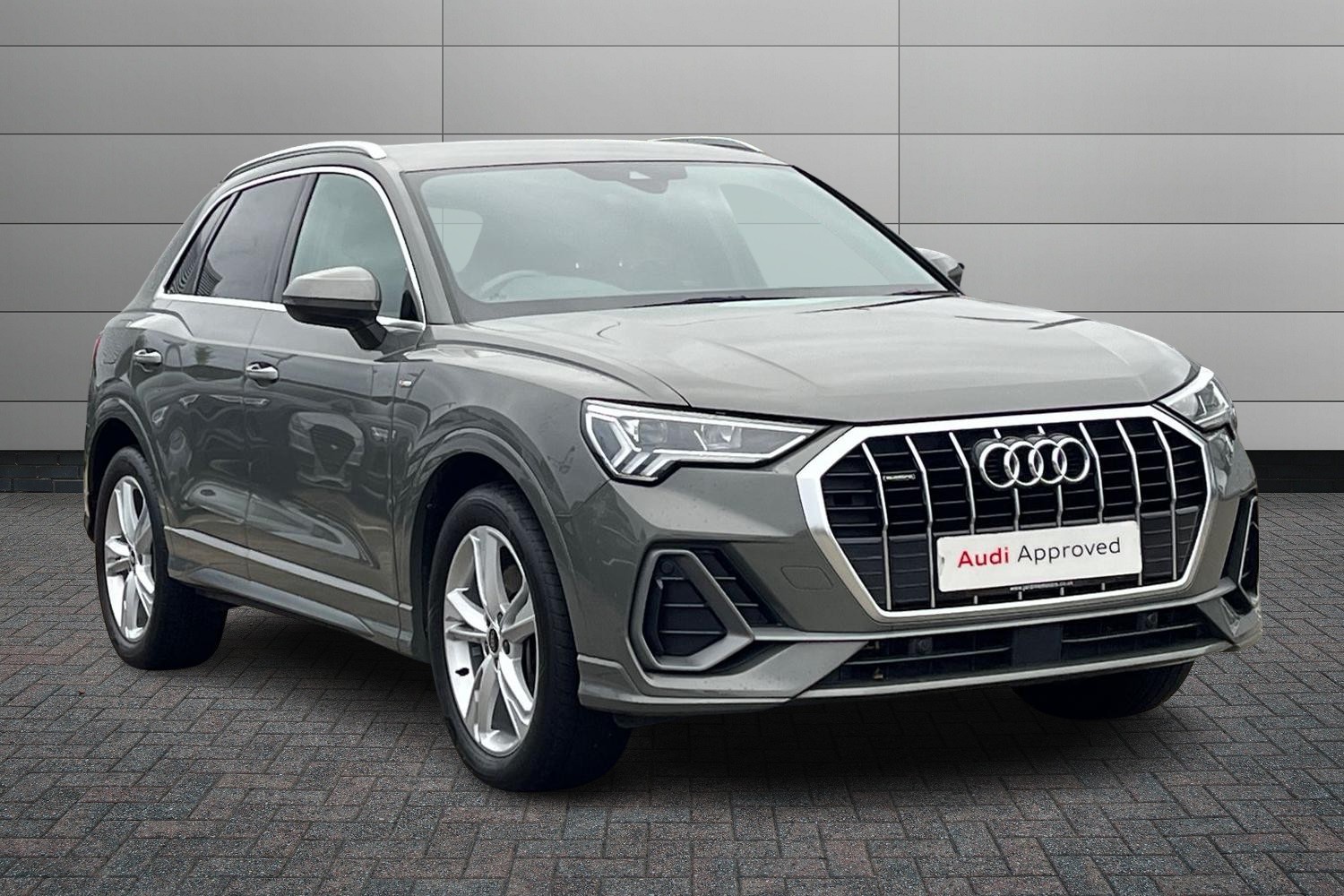 Main listing image - Audi Q3