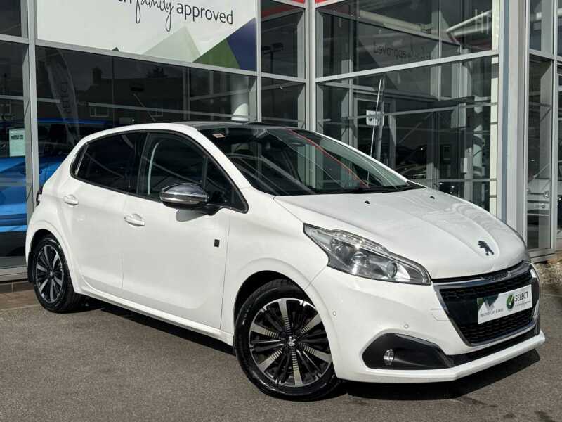 Main listing image - Peugeot 208