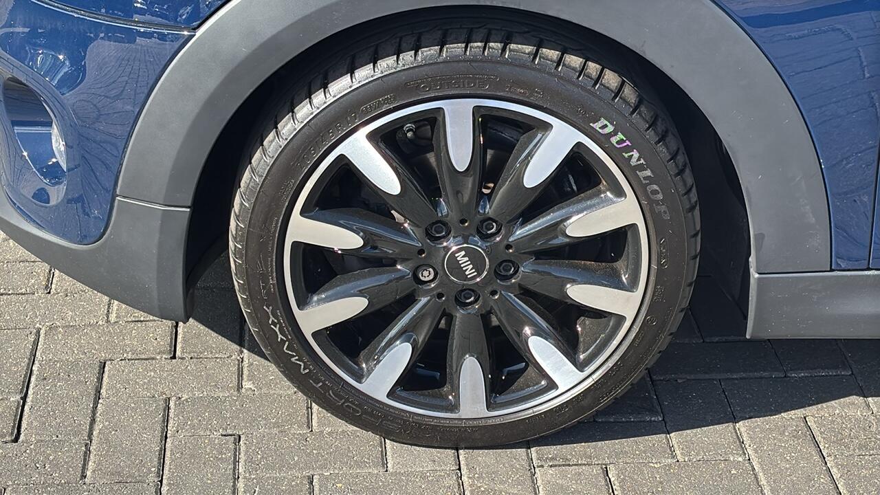Main listing image - MINI Hatchback