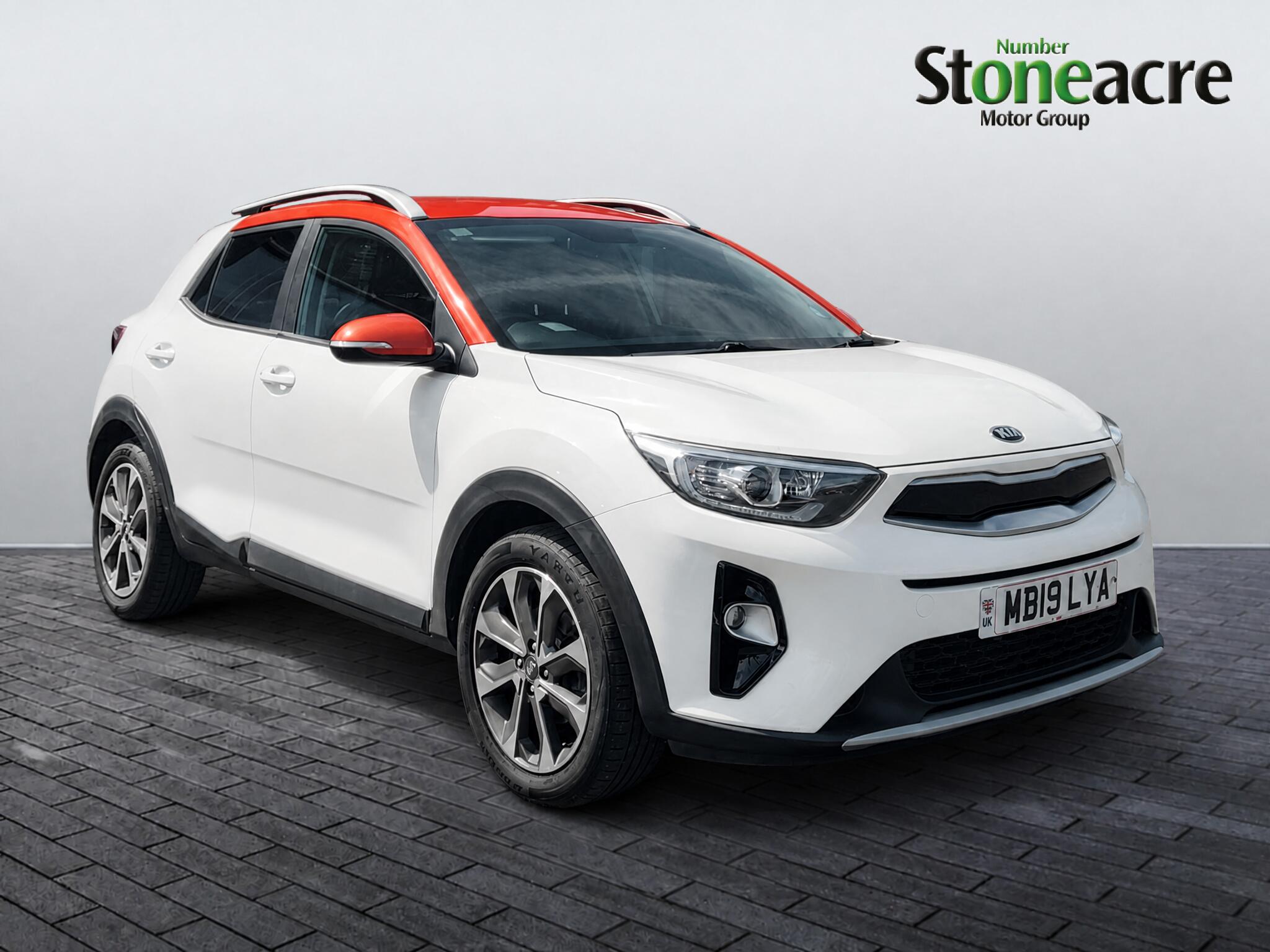 Main listing image - Kia Stonic