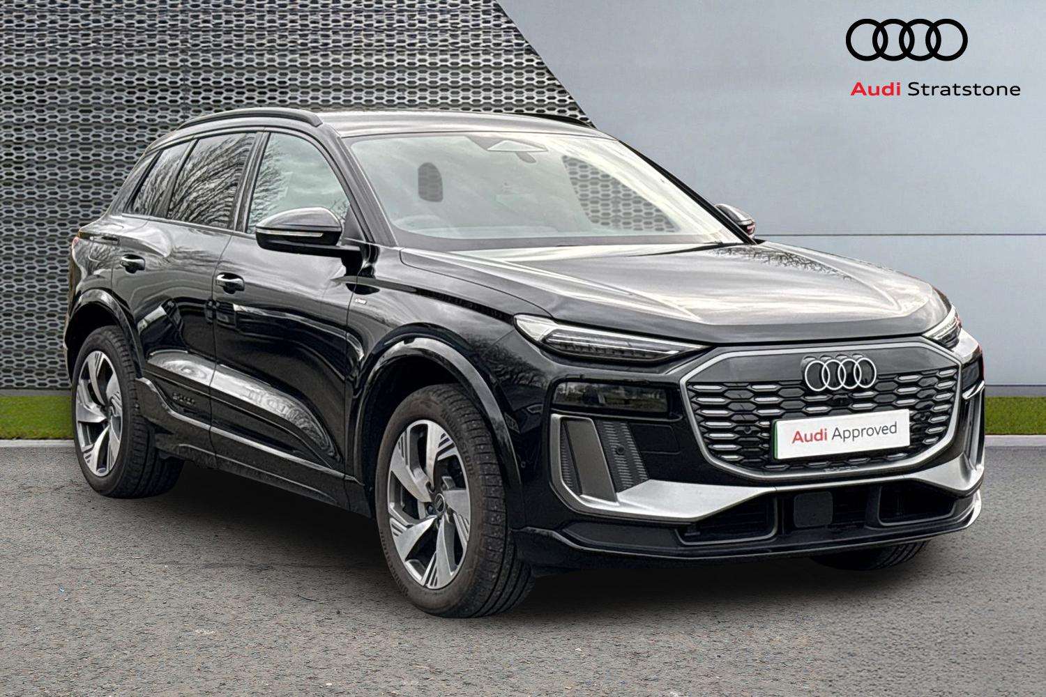 Main listing image - Audi Q6 e-tron