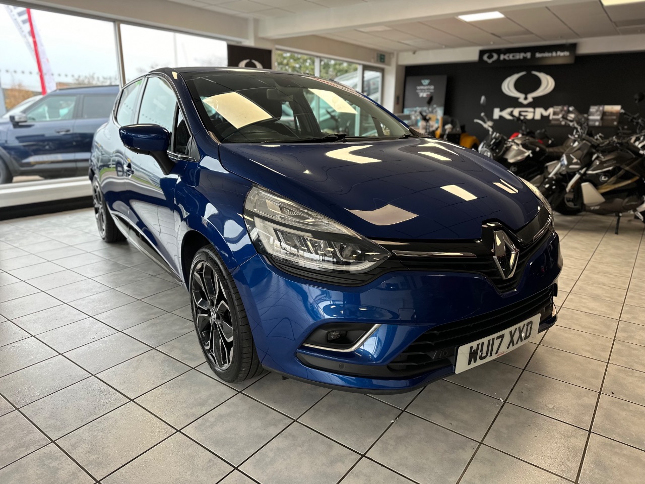 Main listing image - Renault Clio